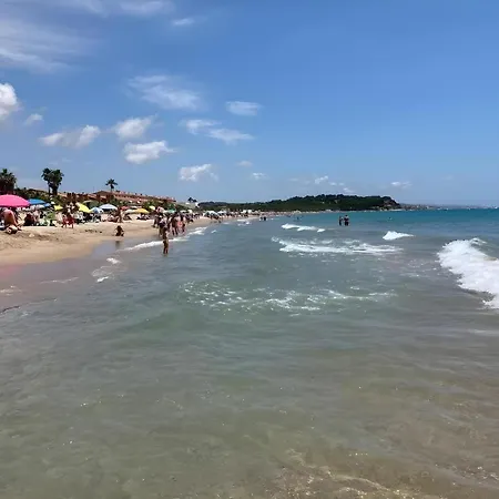 Costa Dorada With Shared Pool And Terrace アパート クレイセール