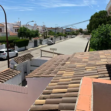 Costa Dorada With Shared Pool And Terrace