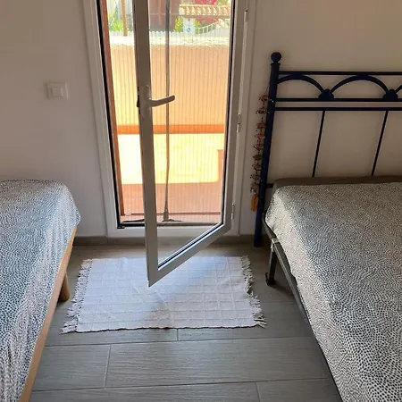 Costa Dorada With Shared Pool And Terrace شقة