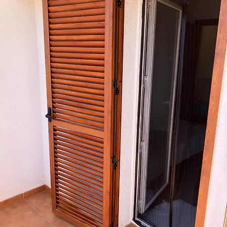 شقة Costa Dorada With Shared Pool And Terrace كريكسل